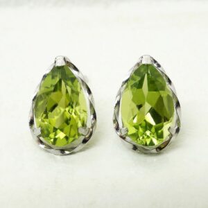 プラチナ ペリドット ピアス