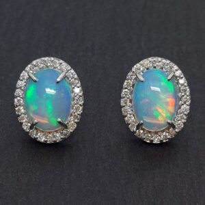 プラチナ オパール ピアス