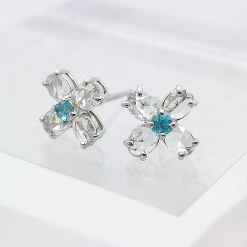 プラチナ パライバトルマリン ピアス